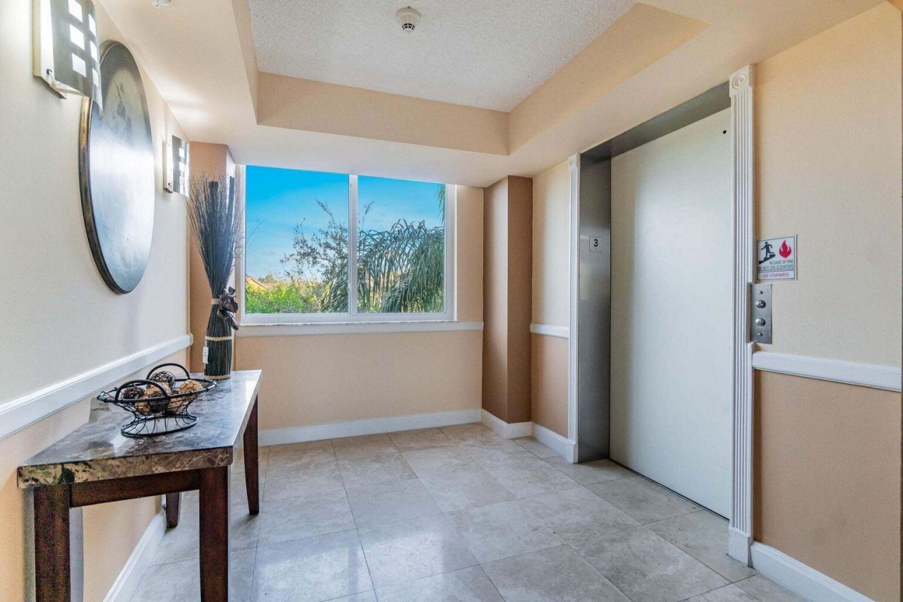 1000 Scotia Drive, Unit 302, Hypoluxo, FL 33462 Photo