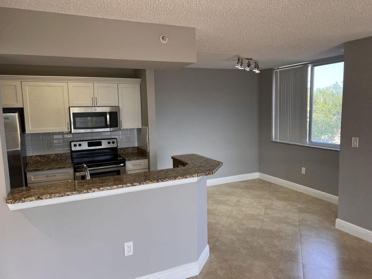 1000 Scotia Drive, Unit 302, Hypoluxo, FL 33462 Photo