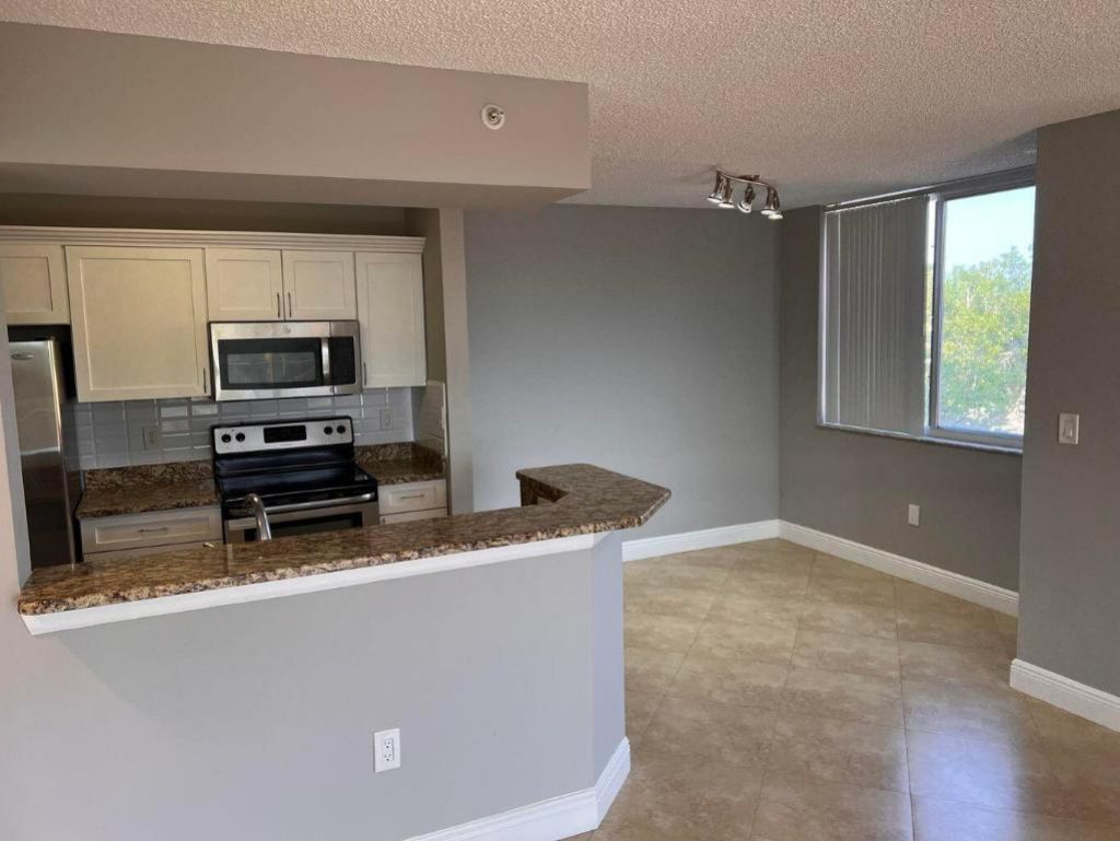 1000 Scotia Drive, Unit 302, Hypoluxo, FL 33462 Photo