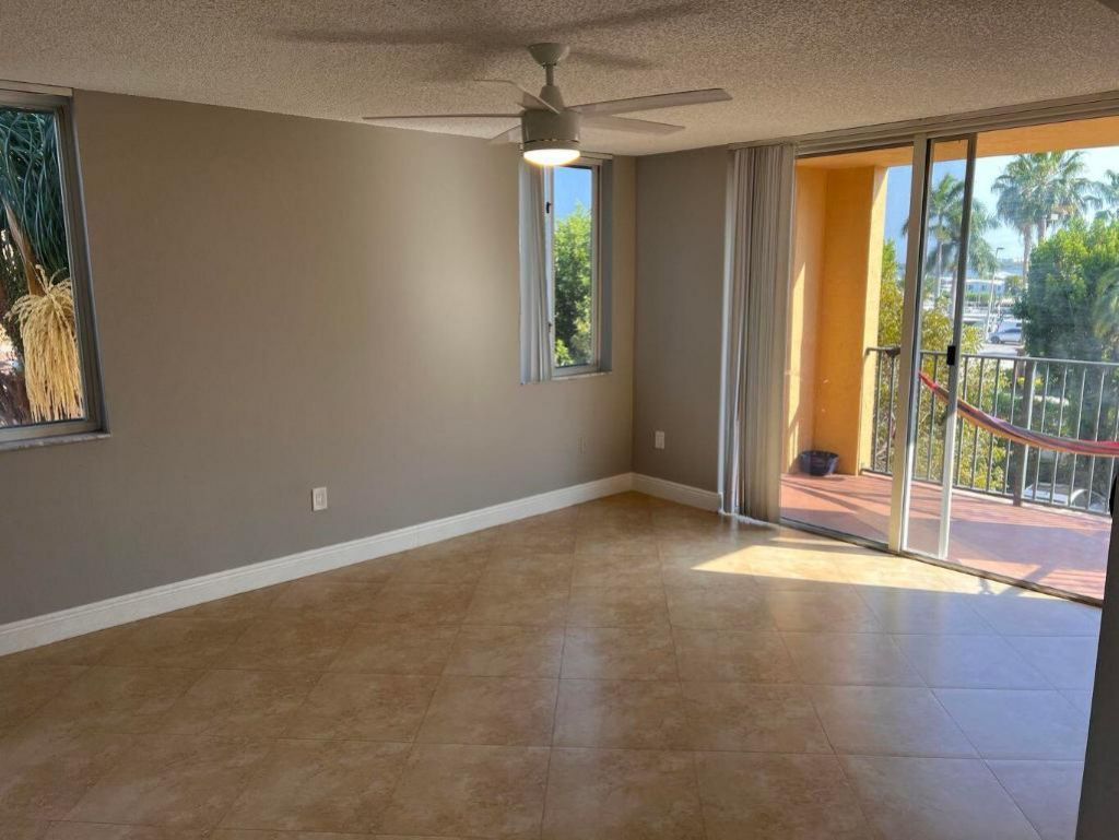 1000 Scotia Drive, Unit 302, Hypoluxo, FL 33462 Photo