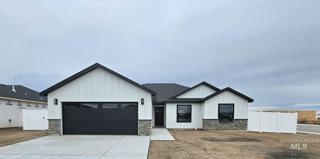 2002 Regan St, Jerome, ID 83338 Main Photo