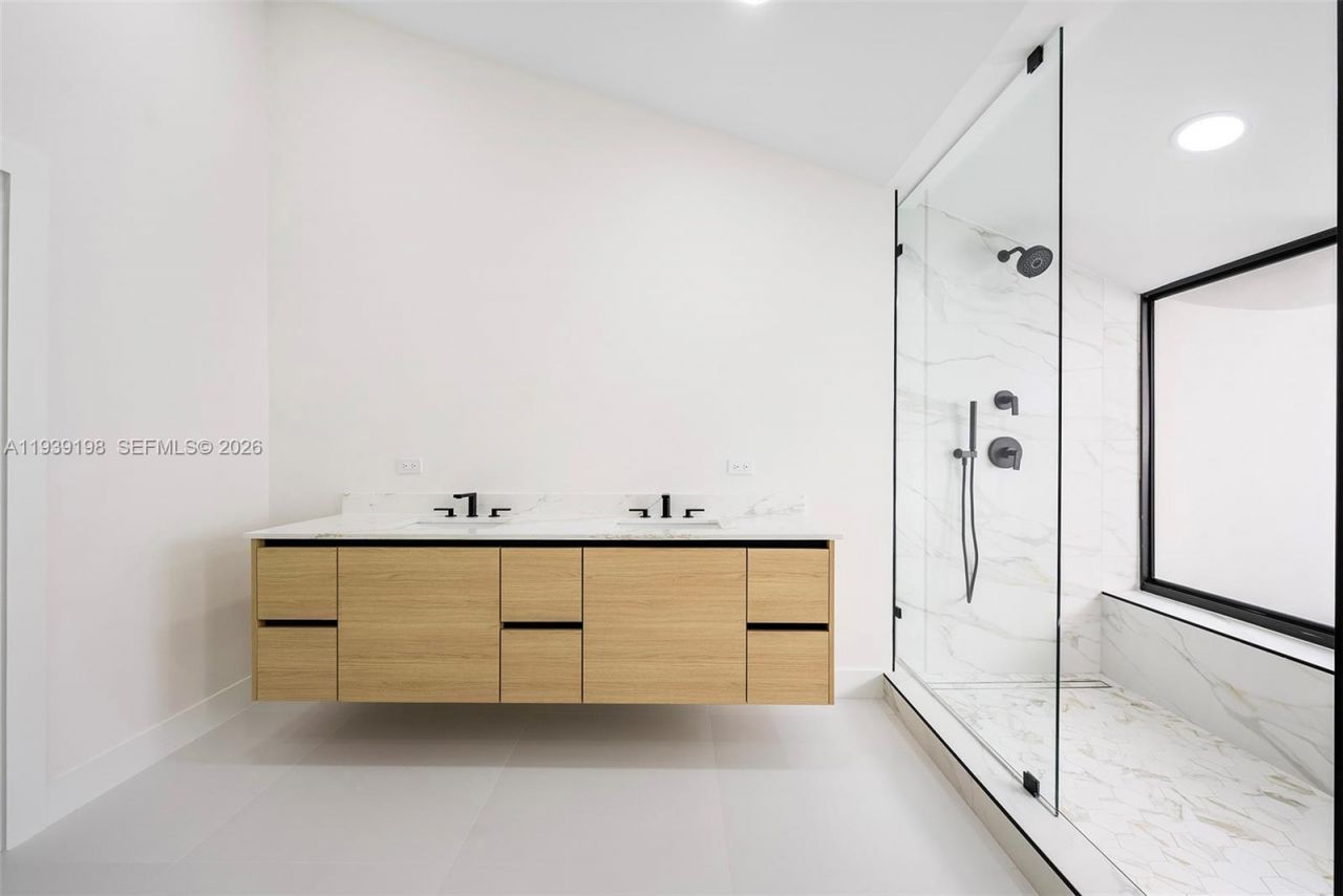 7540 Los Pinos Blvd , Coral Gables, FL 33143 Photo