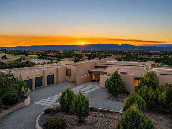 26 Bishops Dome Road, Santa Fe, NM 87506