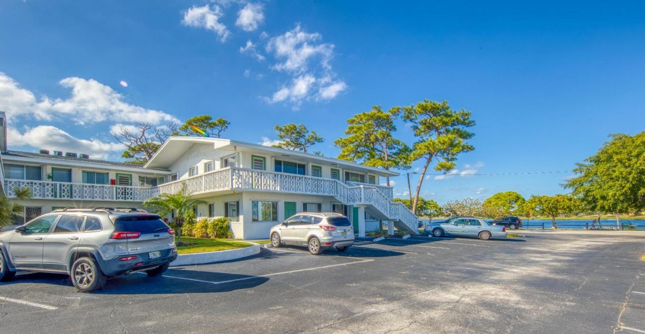 2004 Lake Osborne Drive, Unit 14, Lake Worth Beach, FL 33461 Photo