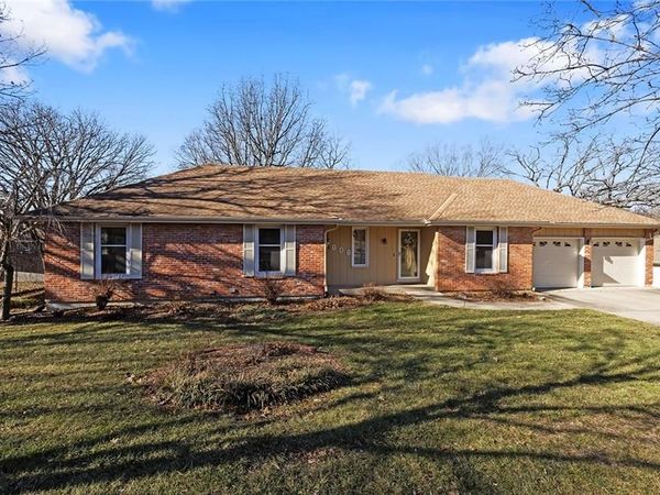 7806 N WOODLAND Avenue, Kansas City, MO 64118