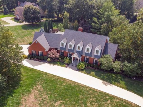 28 Court Lane, St Joseph, MO 64506