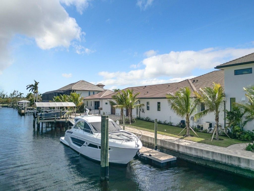 14201 Bay Dr, Fort Myers, FL 33919 Photo