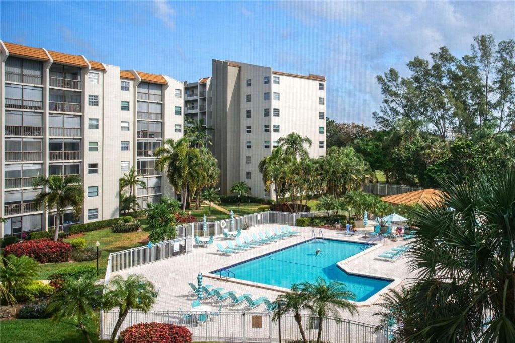 3930 Inverrary Boulevard, Unit 603-D, Lauderhill, FL 33319 Photo