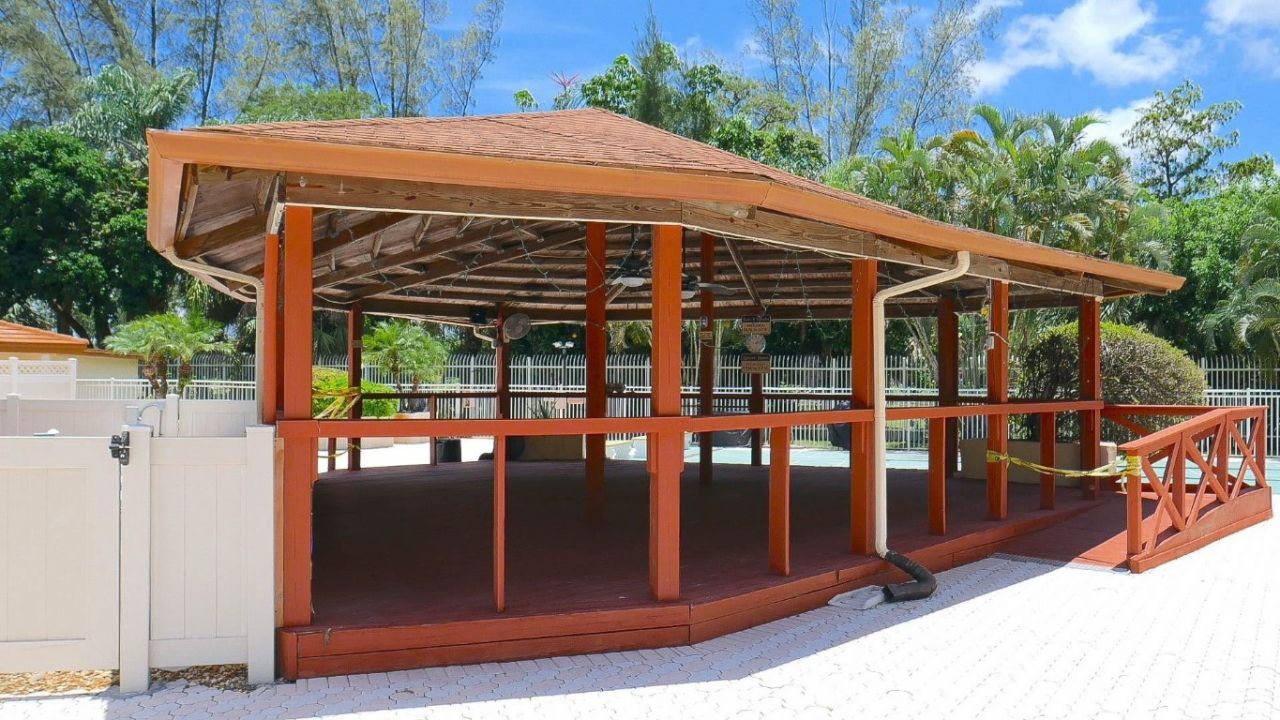 3930 Inverrary Boulevard, Unit 603-D, Lauderhill, FL 33319 Photo