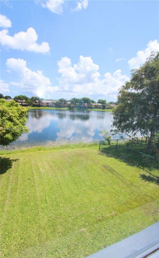 239 NW 107th Ave, Pembroke Pines, FL 33026 Photo
