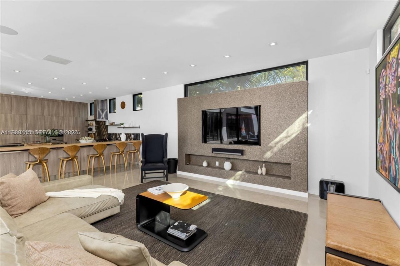 17050 NE 35th Ave , North Miami Beach, FL 33160 Photo