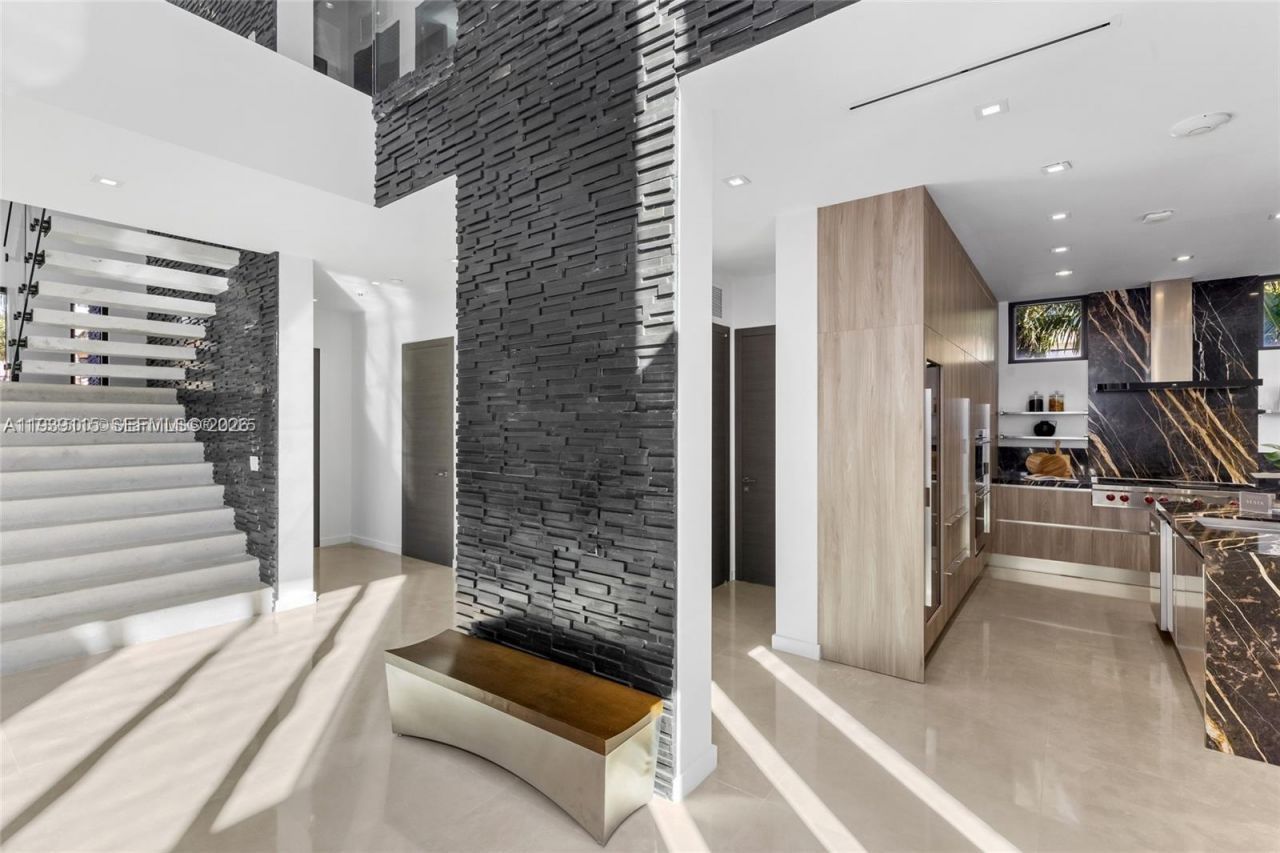 17050 NE 35th Ave , North Miami Beach, FL 33160 Photo