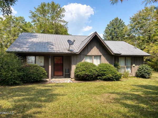 1403 Hunter Creek Road, Charleston, MS 38921