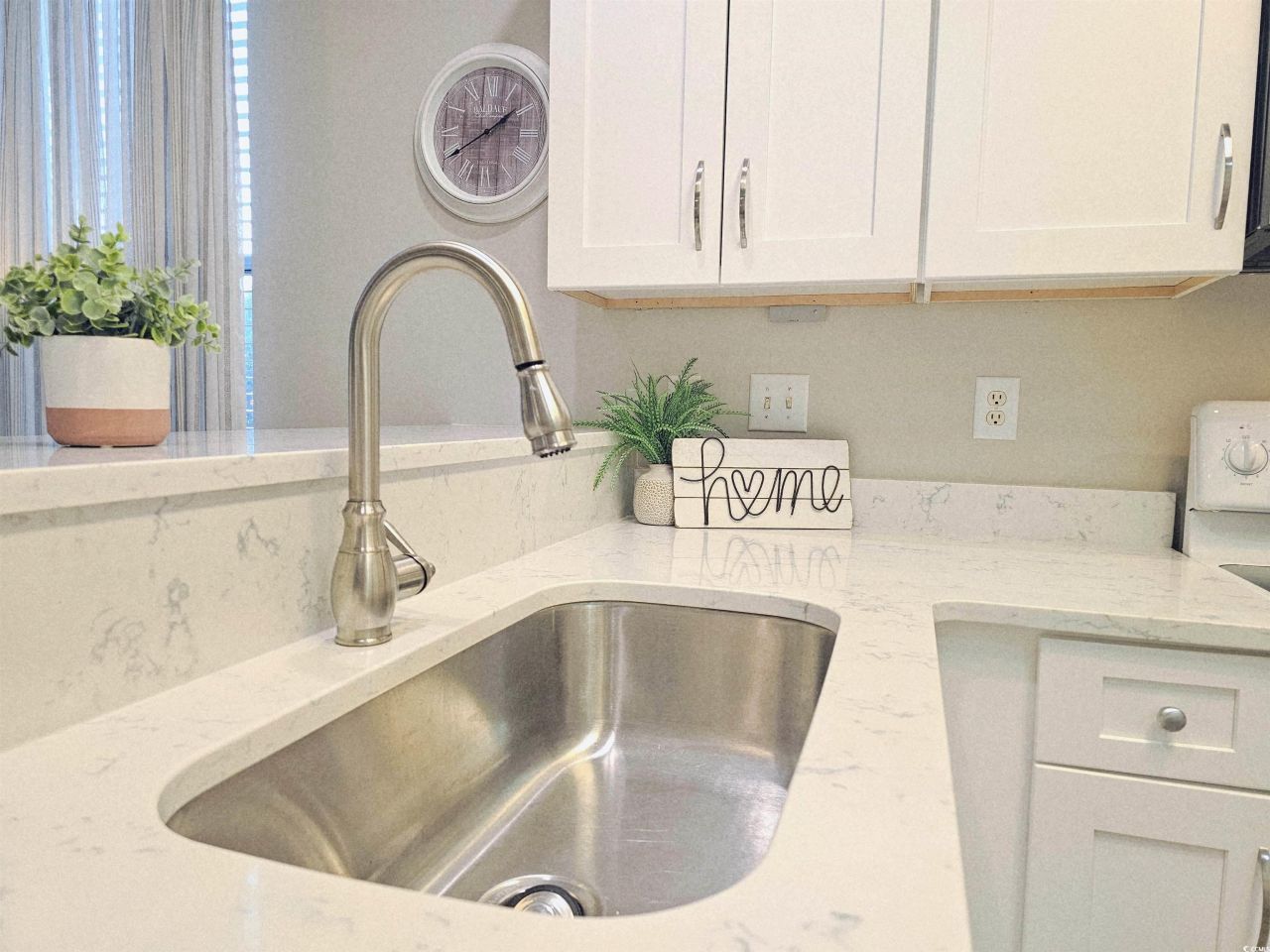 484 River Oaks Dr. Photo 10