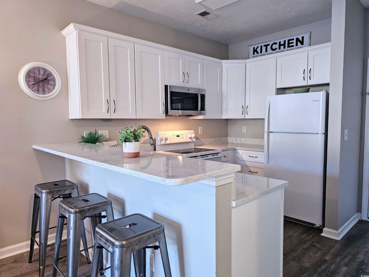 484 River Oaks Dr. Photo 11