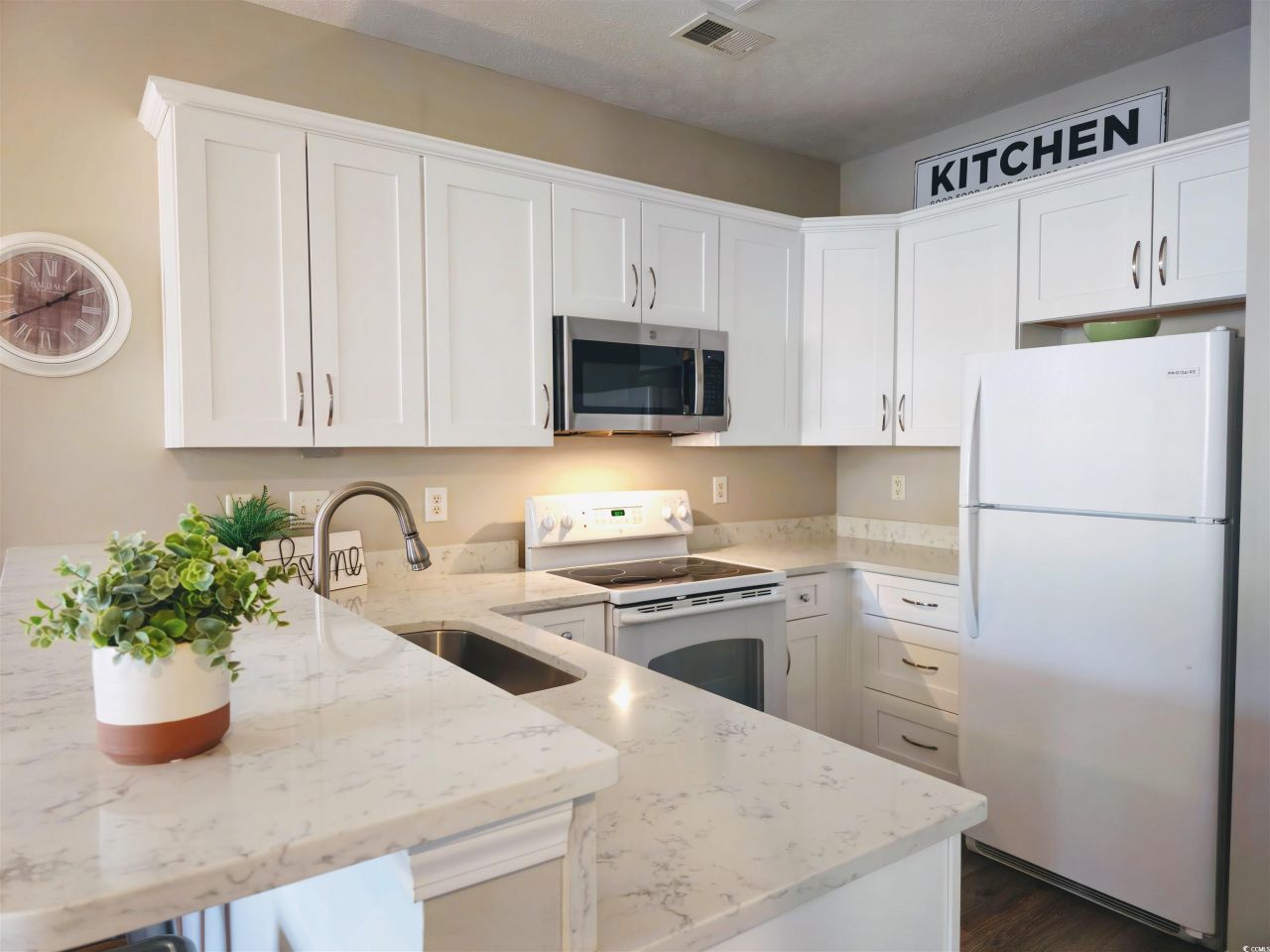 484 River Oaks Dr. Photo 9