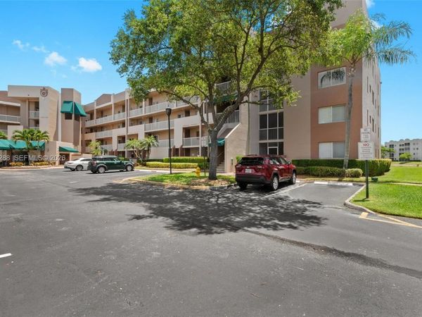 7592 Granville Dr, Unit 411, Tamarac, FL 33321