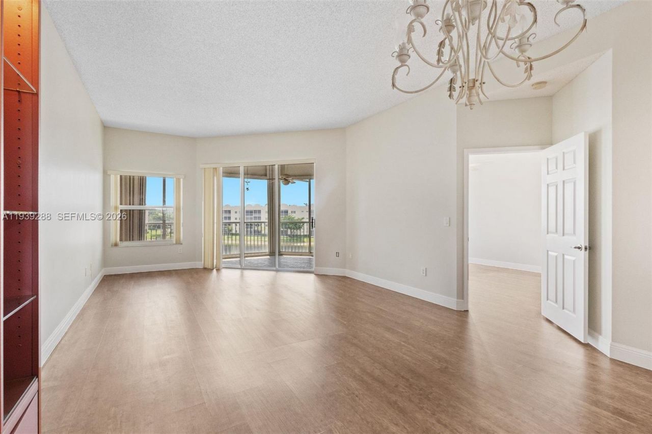 7592 Granville Dr, Unit 411, Tamarac, FL 33321 Photo