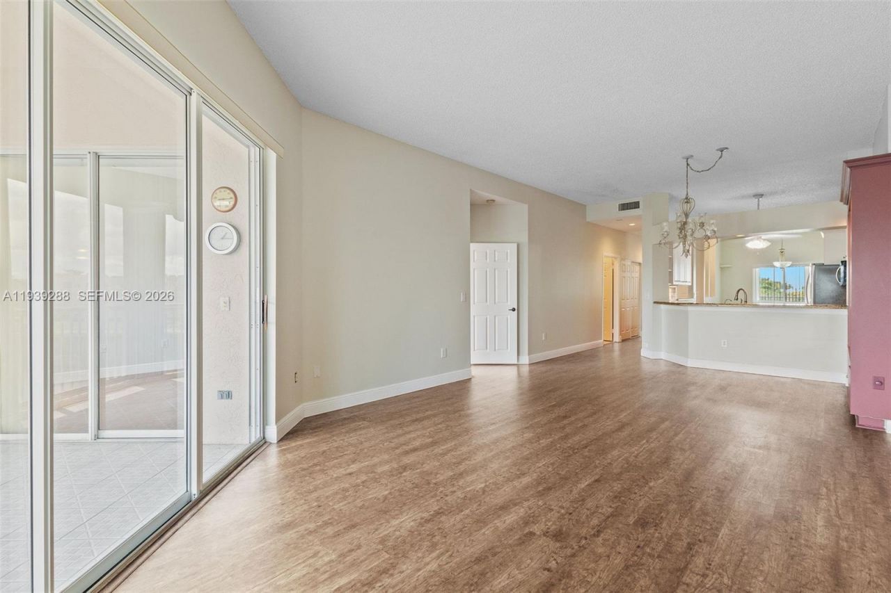 7592 Granville Dr, Unit 411, Tamarac, FL 33321 Photo