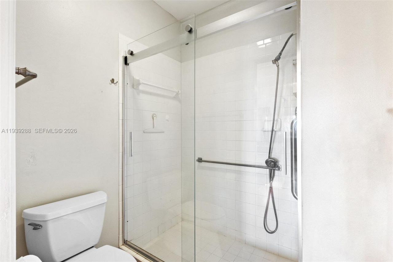 7592 Granville Dr, Unit 411, Tamarac, FL 33321 Photo