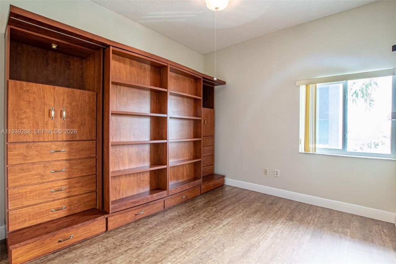 7592 Granville Dr, Unit 411, Tamarac, FL 33321 Photo