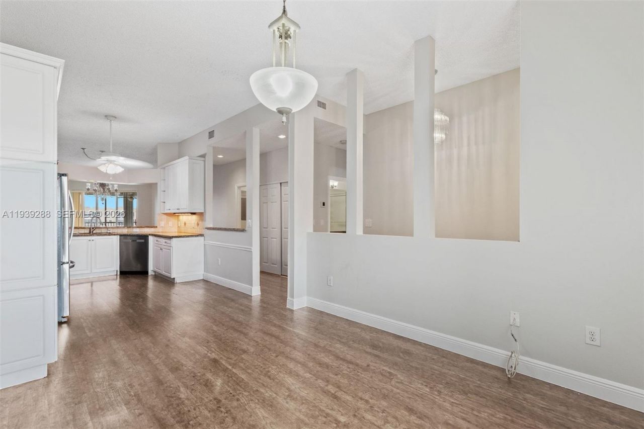 7592 Granville Dr, Unit 411, Tamarac, FL 33321 Photo