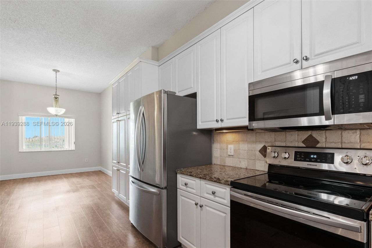 7592 Granville Dr, Unit 411, Tamarac, FL 33321 Photo