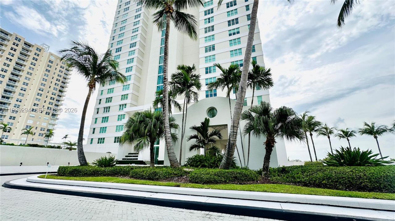 800 Claughton Island Dr, Unit 1903, Miami, FL 33131 Photo