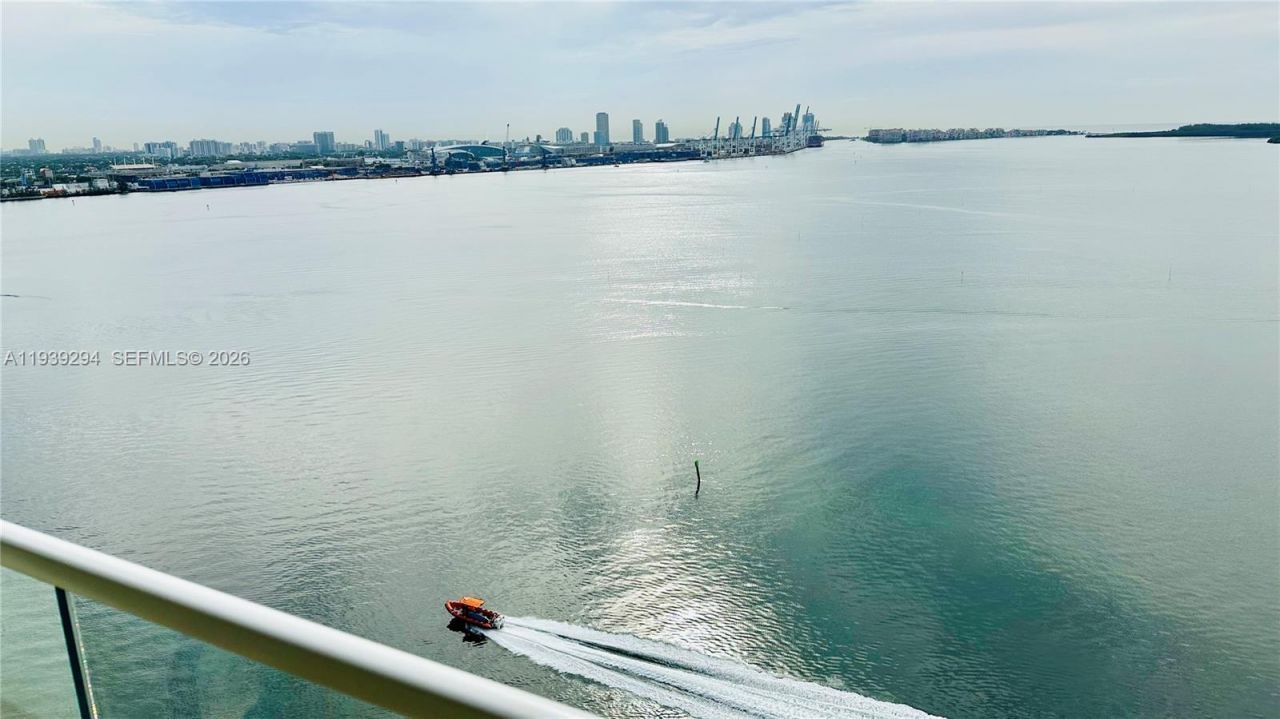 800 Claughton Island Dr, Unit 1903, Miami, FL 33131 Photo