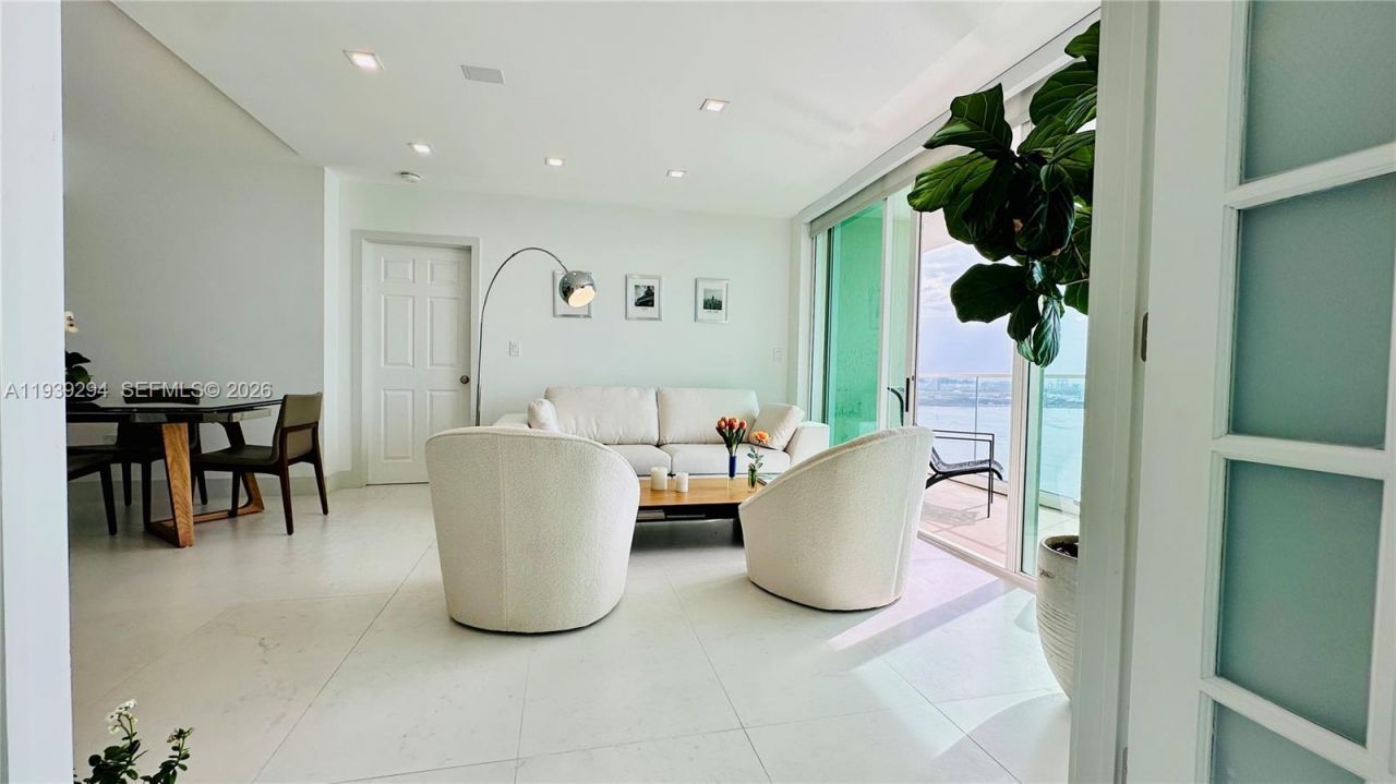 800 Claughton Island Dr, Unit 1903, Miami, FL 33131 Photo