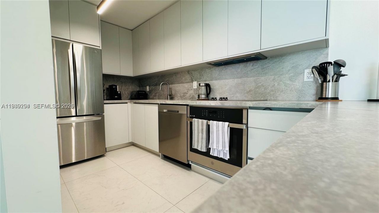 800 Claughton Island Dr, Unit 1903, Miami, FL 33131 Photo