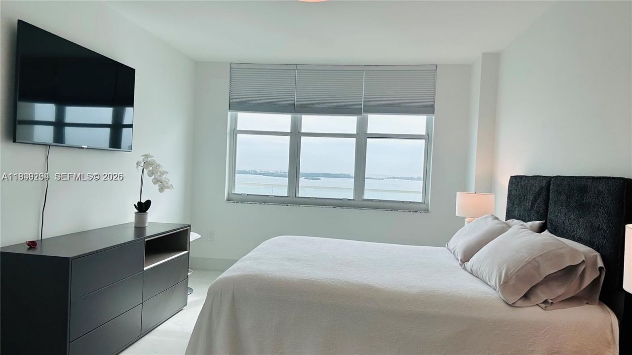 800 Claughton Island Dr, Unit 1903, Miami, FL 33131 Photo