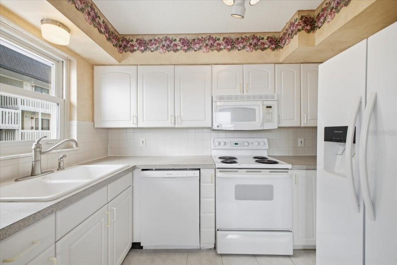 611 Gulf Drive N, Unit C29, Bradenton Beach, FL 34217 Photo