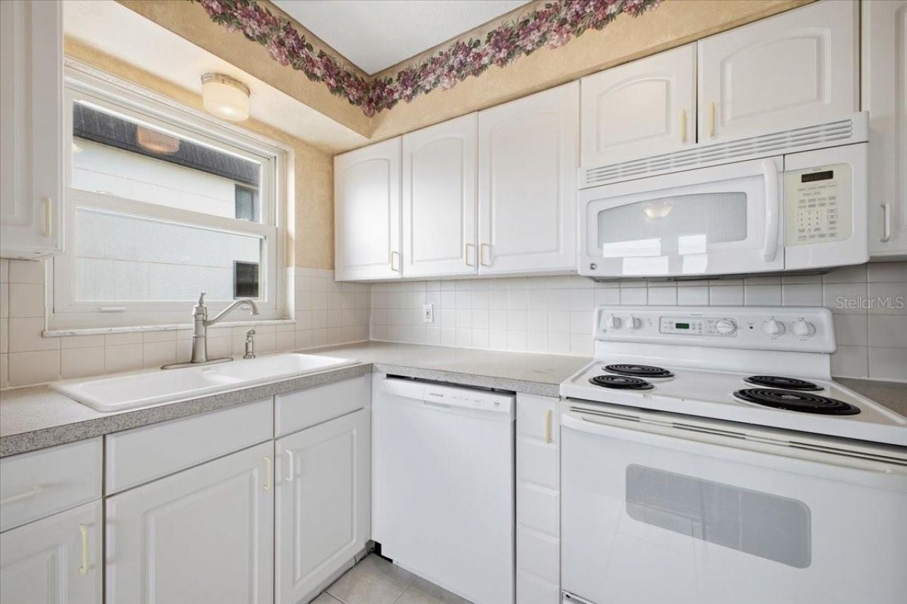 611 Gulf Drive N, Unit C29, Bradenton Beach, FL 34217 Photo