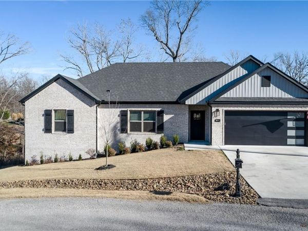 2 Anchinleck Circle, Bella Vista, AR 72715