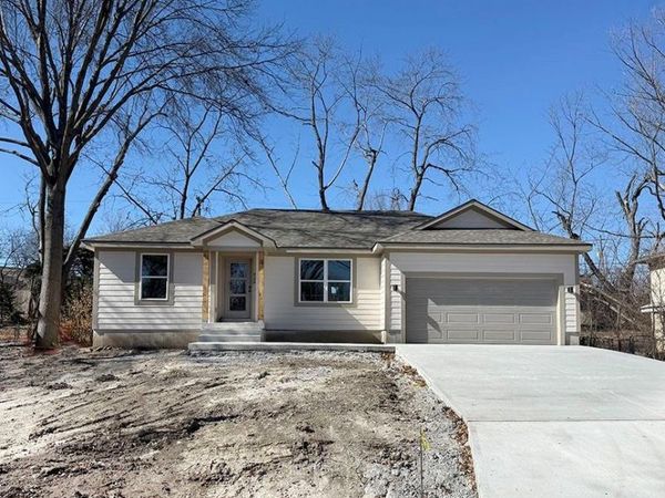 626 NW Village Drive, Lee's Summit, MO 64063