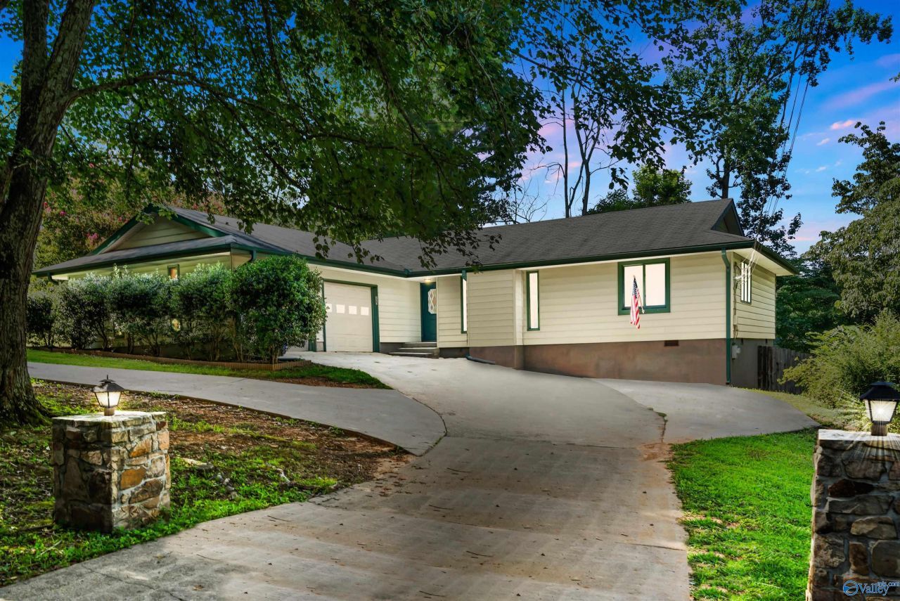 225 Eastview Drive, Madison, AL 35758 Main Photo