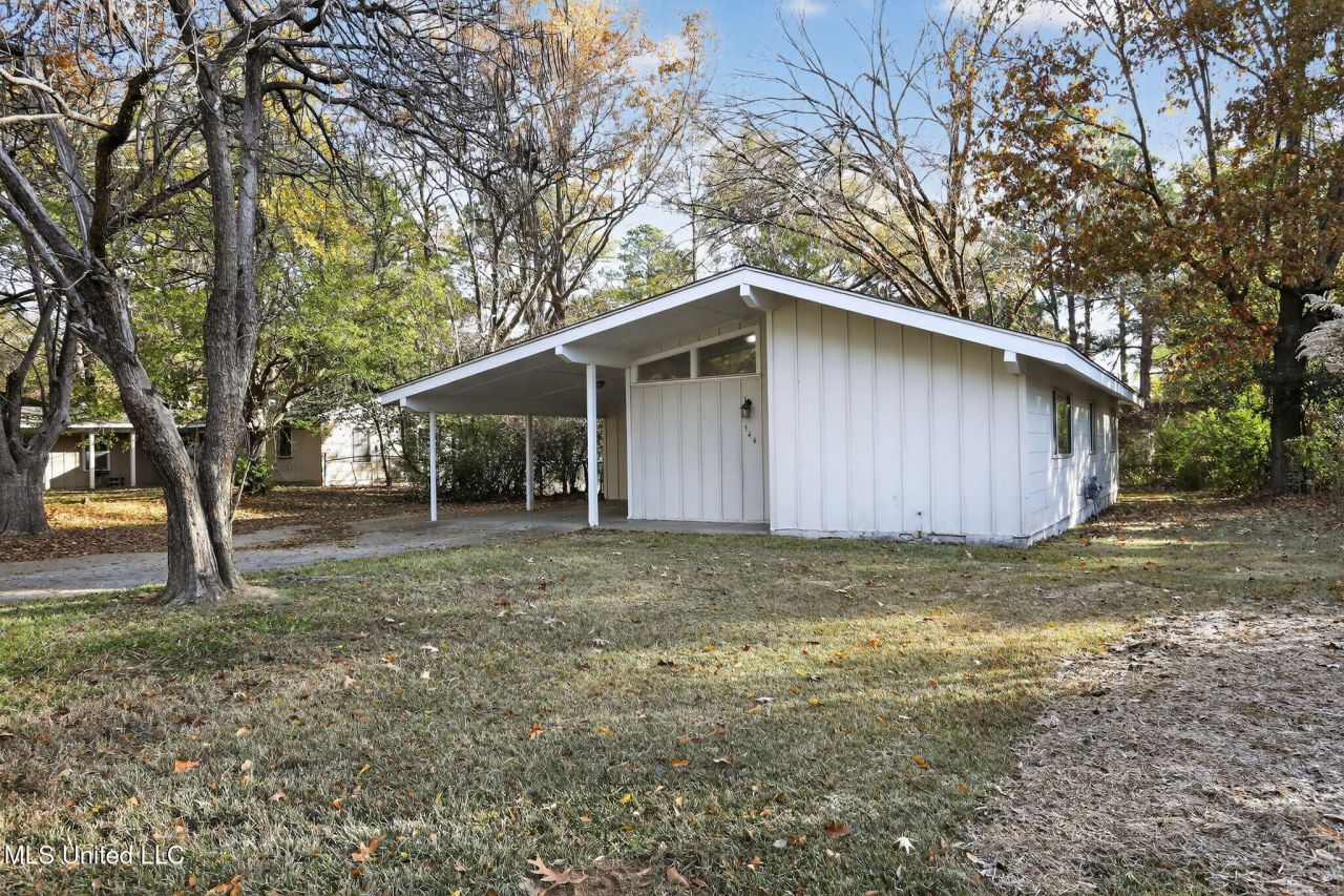 346 Queen Theresa Lane, Jackson, MS 39209 Main Photo