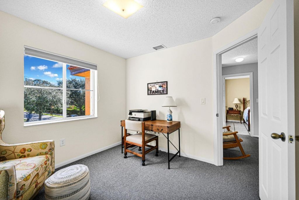 251 W Forest Oak Cir, Davie, FL 33325 Photo