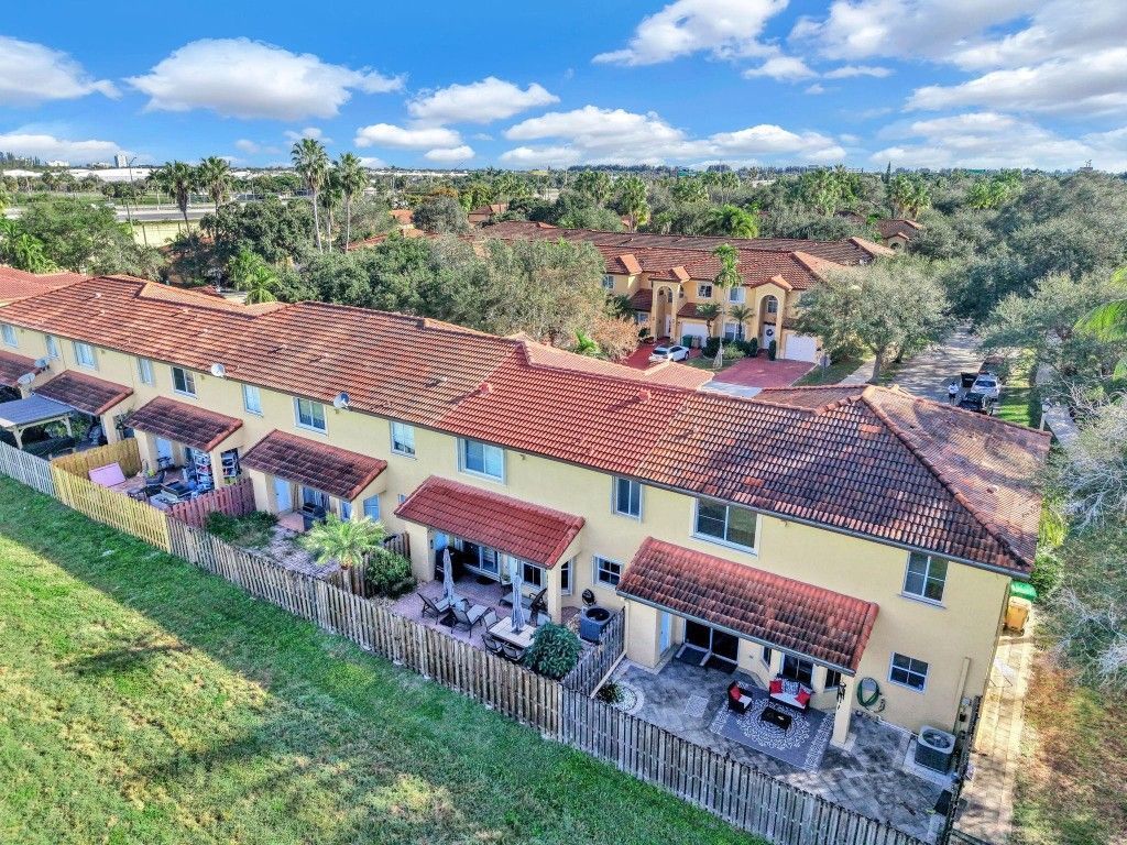 251 W Forest Oak Cir, Davie, FL 33325 Photo