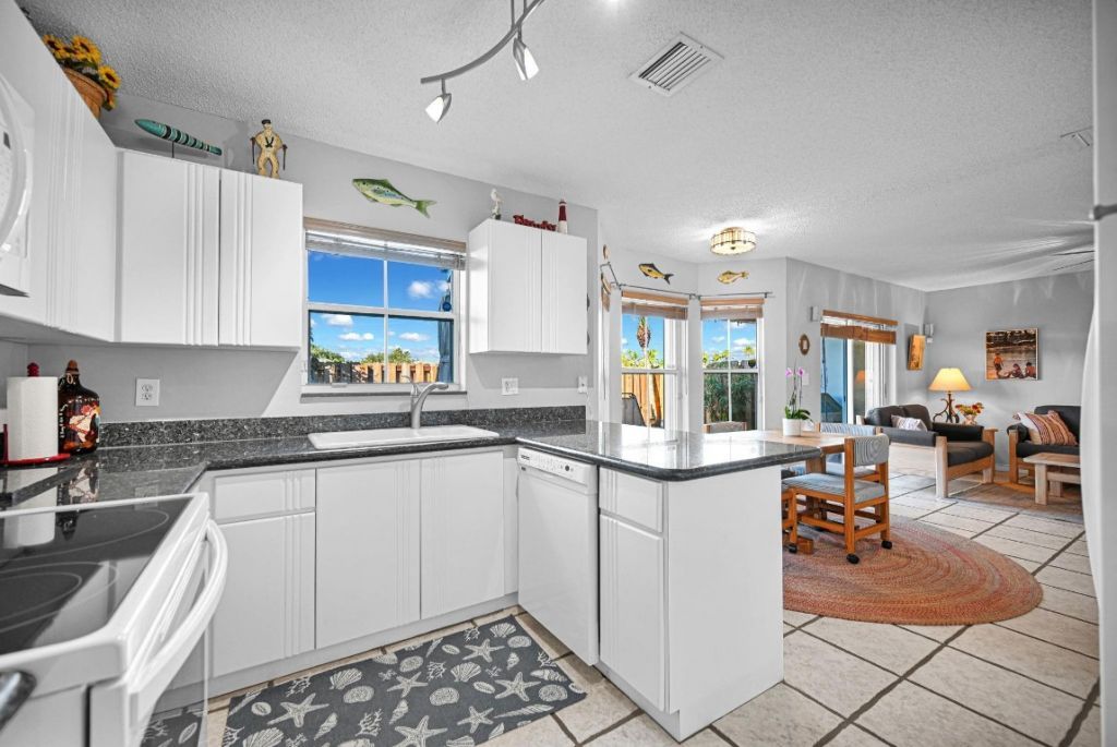 251 W Forest Oak Cir, Davie, FL 33325 Photo