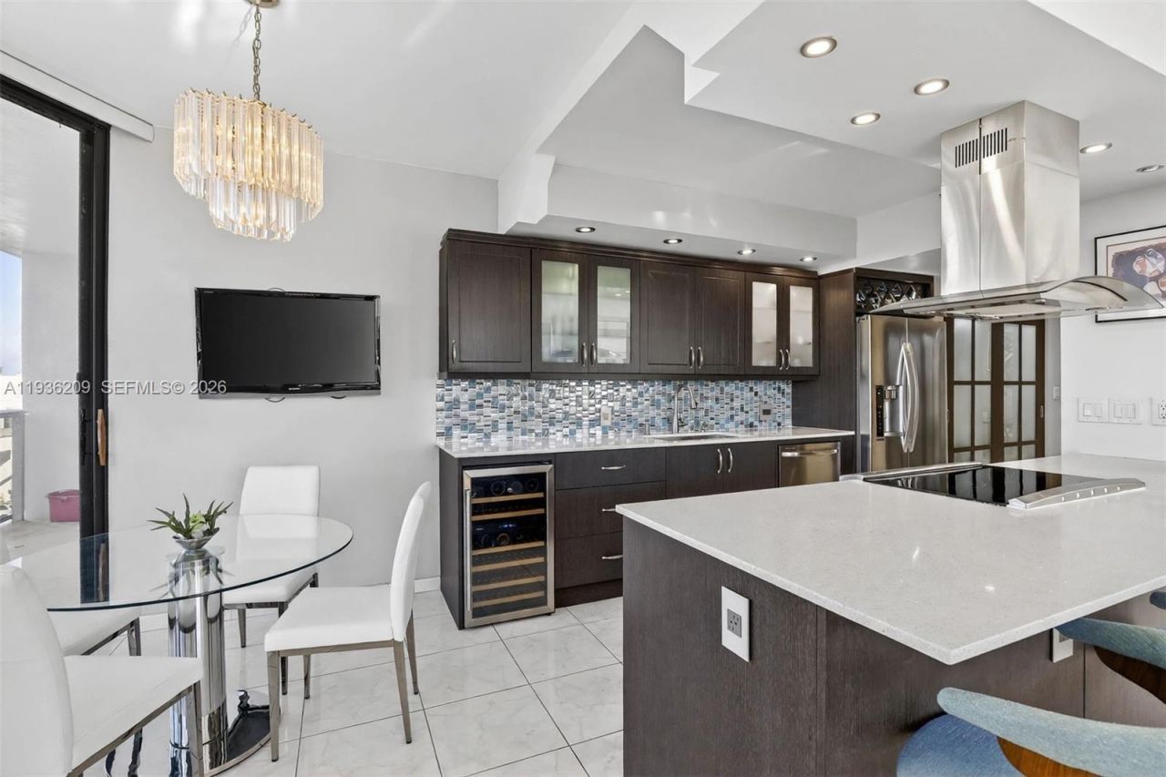 20281 E Country Club Dr, Unit 201, Aventura, FL 33180 Photo