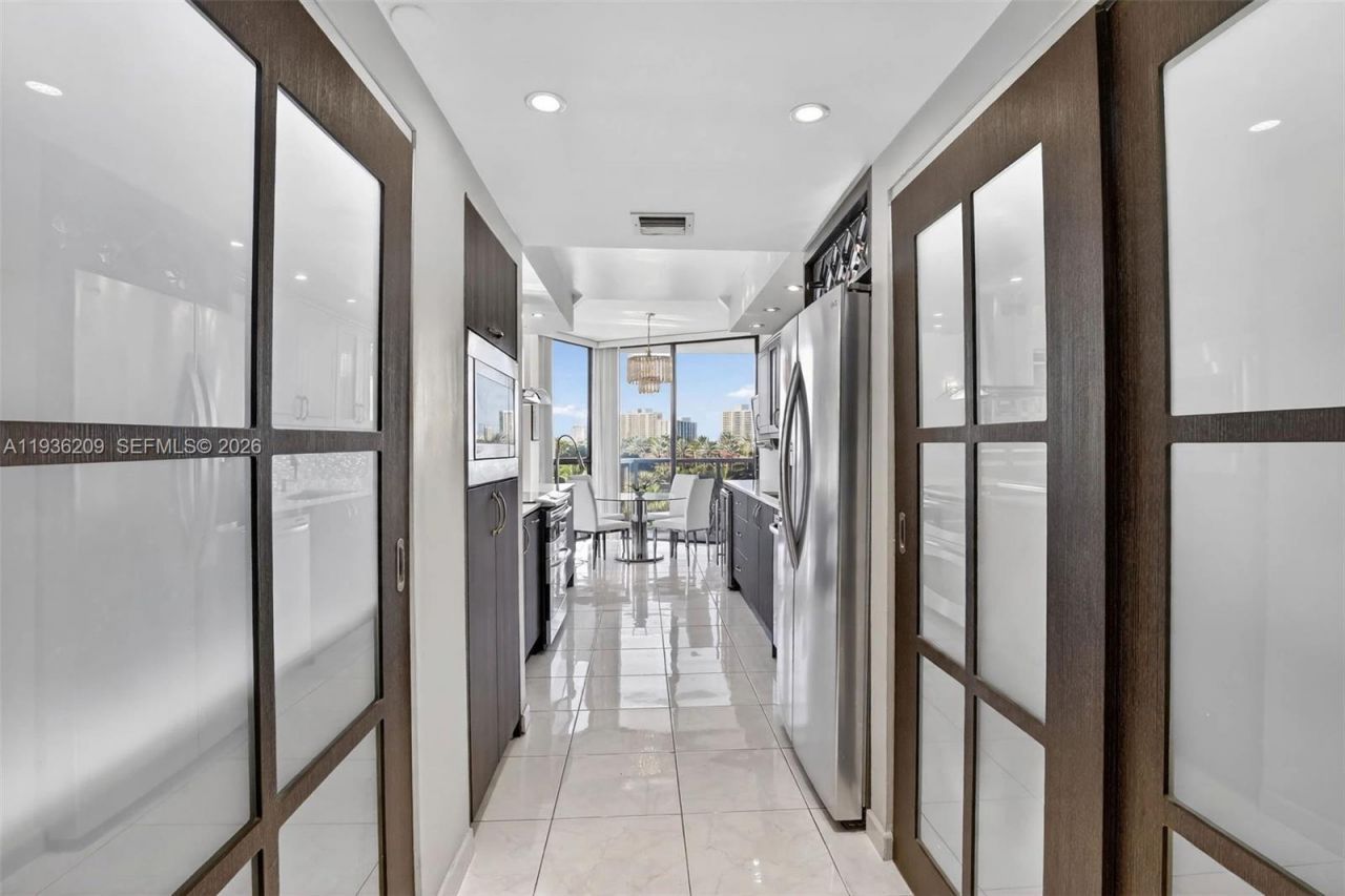 20281 E Country Club Dr, Unit 201, Aventura, FL 33180 Photo