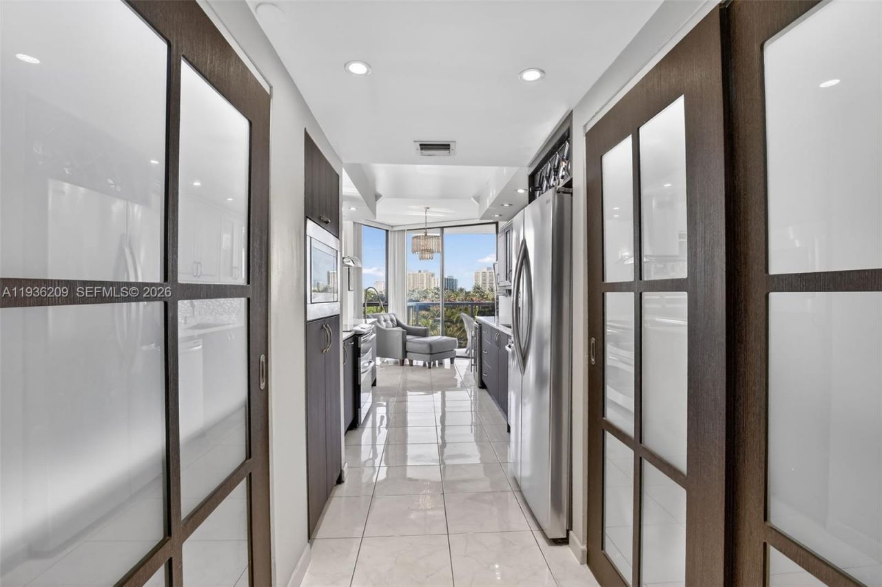 20281 E Country Club Dr, Unit 201, Aventura, FL 33180 Photo