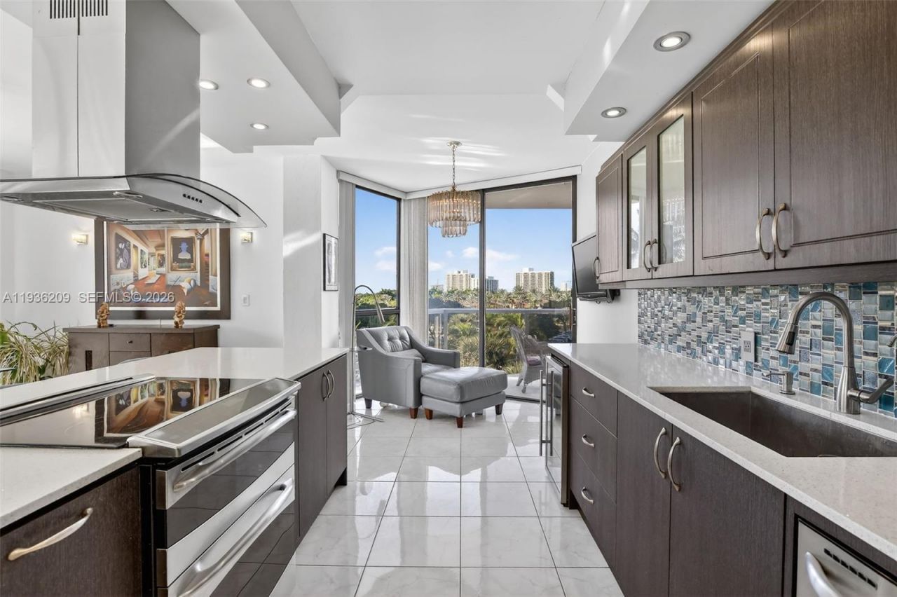 20281 E Country Club Dr, Unit 201, Aventura, FL 33180 Photo