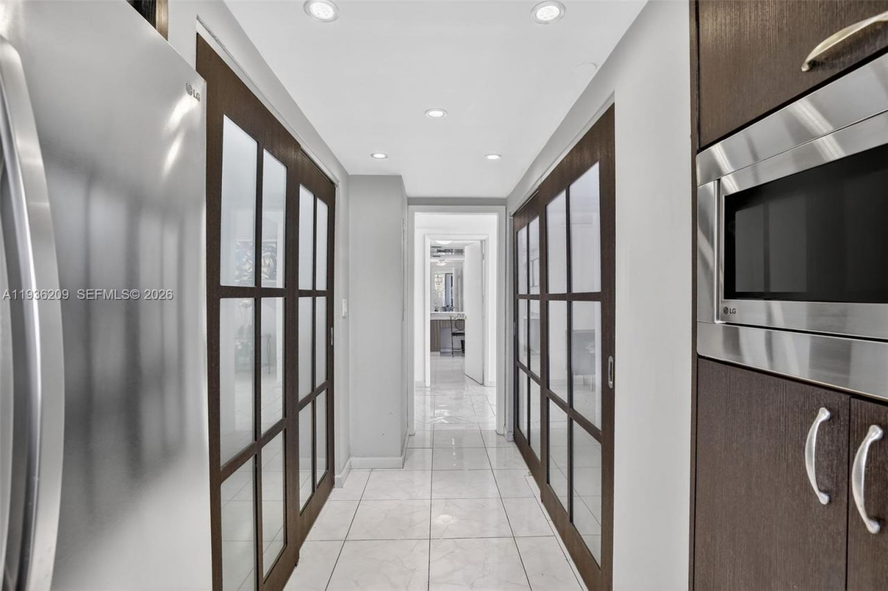 20281 E Country Club Dr, Unit 201, Aventura, FL 33180 Photo