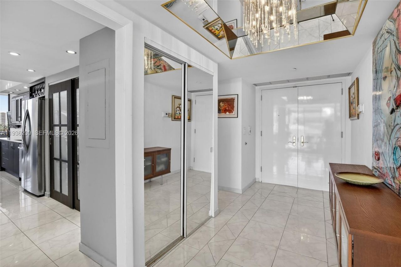 20281 E Country Club Dr, Unit 201, Aventura, FL 33180 Photo