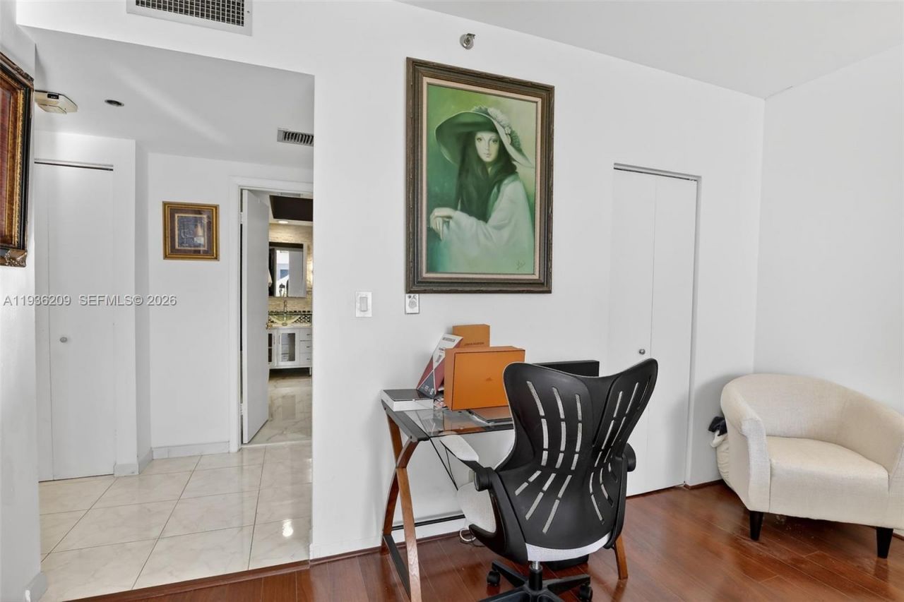 20281 E Country Club Dr, Unit 201, Aventura, FL 33180 Photo