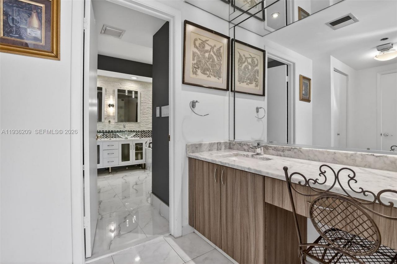 20281 E Country Club Dr, Unit 201, Aventura, FL 33180 Photo