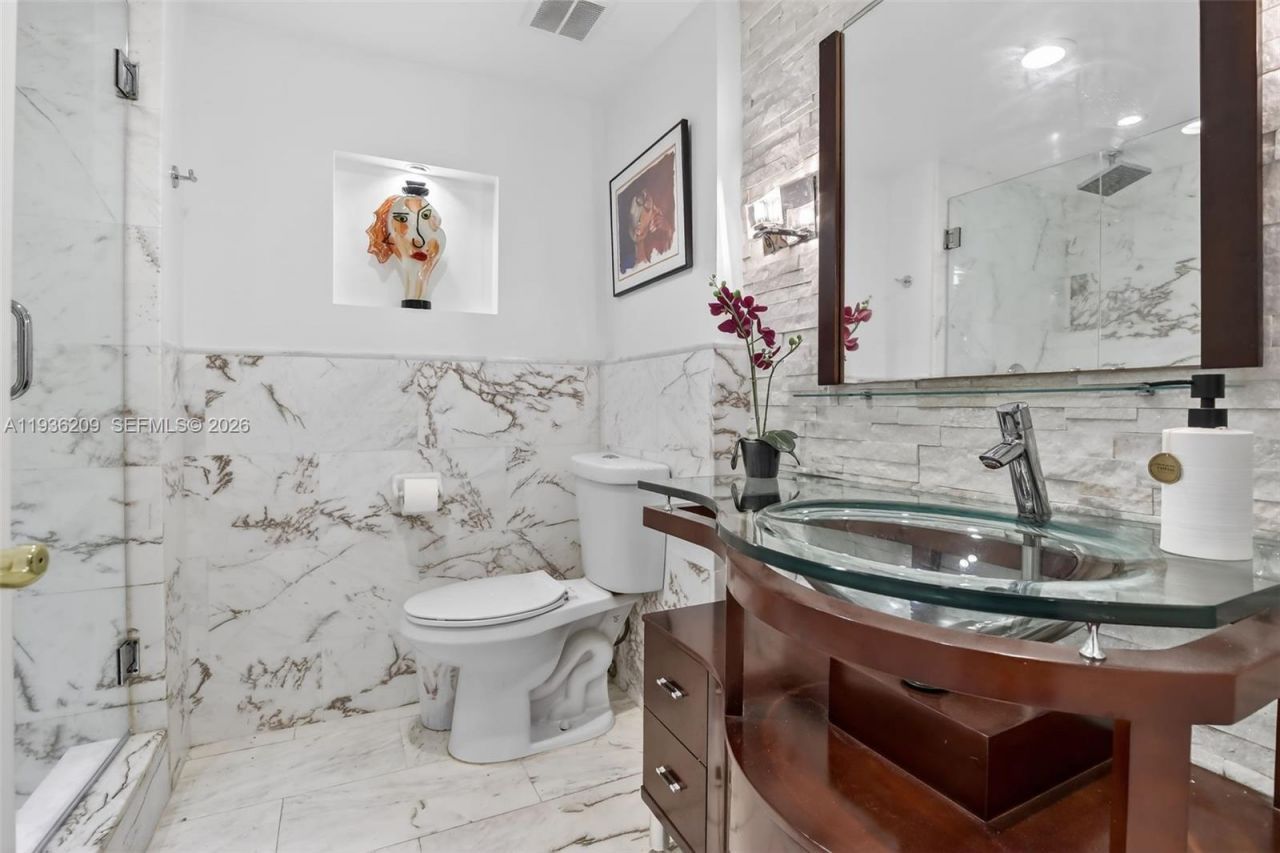 20281 E Country Club Dr, Unit 201, Aventura, FL 33180 Photo